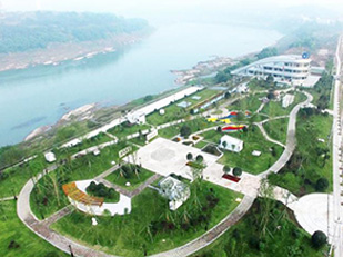 廣安市鄰水縣污水處理站，廣安市政協(xié)人資環(huán)委帶領(lǐng)鄰水縣政協(xié)與縣住建局相關(guān)負(fù)責(zé)人，到鄰水縣各鄉(xiāng)鎮(zhèn)專(zhuān)項(xiàng)督導(dǎo)污水處理廠（站）建設(shè)與運(yùn)行情況